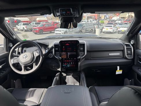 New 2026 RAM 2500 Laramie AWD/4WD image 17
