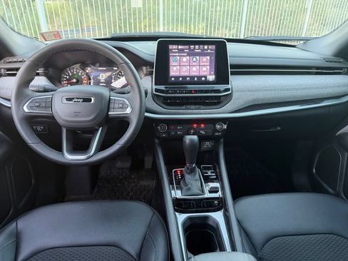 Used 2025 Jeep Compass Latitude AWD/4WD image 7