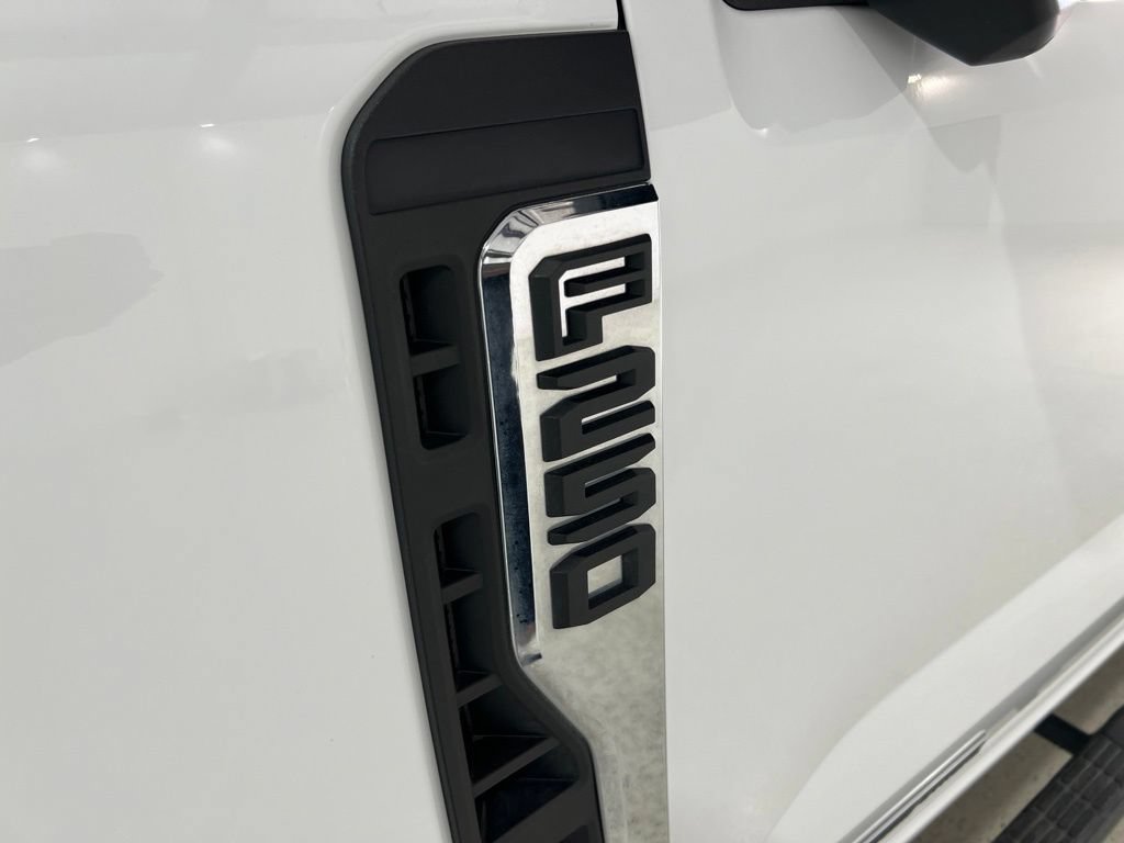 Used 2023 Ford F250 Lariat w/ FX4 Off-Road Package AWD/4WD image 30