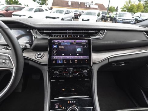 Used 2024 Jeep Grand Cherokee Limited w/ Luxury Tech Group II AWD/4WD image 26