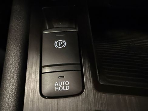 Used 2025 Nissan Kicks SV w/ Charging Package FWD image 30