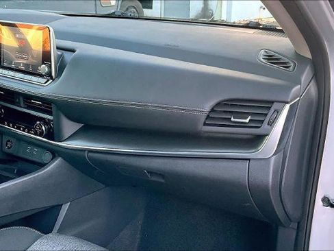 Certified 2024 Nissan Rogue SV image 17