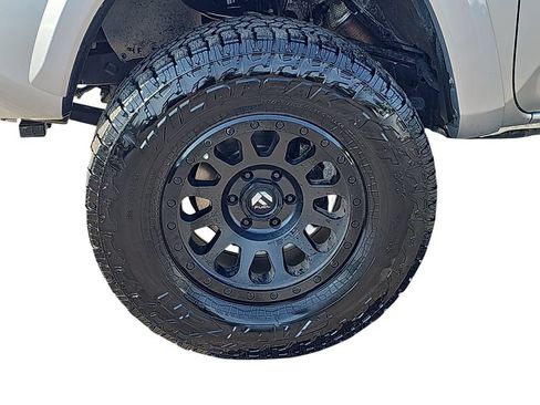 Used 2016 Toyota Tacoma SR5 w/ SR5 Appearance Package (SN) RWD image 29