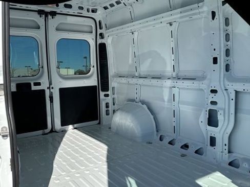 Used 2025 RAM ProMaster 2500 w/ Premium Convenience Group image 12