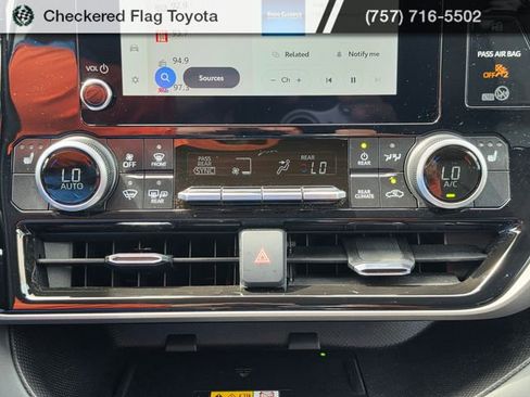 Certified 2025 Toyota Highlander XLE image 17