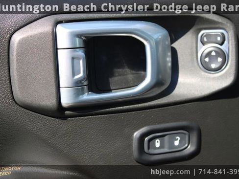 Used 2023 Jeep Wrangler Unlimited Rubicon 4xe image 12