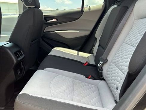 Used 2020 Chevrolet Equinox LS w/ LS Convenience Package FWD image 11