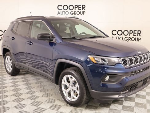 Used 2024 Jeep Compass Latitude image 1