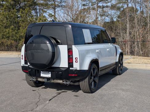 Certified 2025 Land Rover Defender 110 X-Dynamic SE image 5