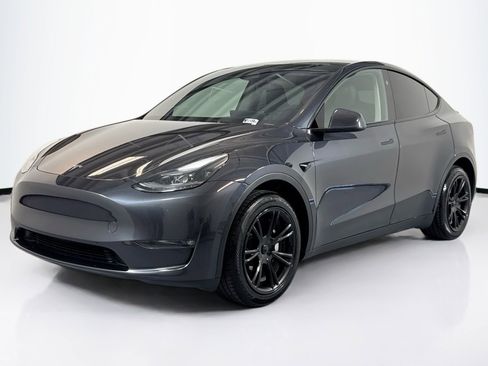 Used 2024 Tesla Model Y Long Range image 2