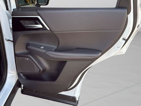 New 2026 Mitsubishi Outlander LE FWD image 31