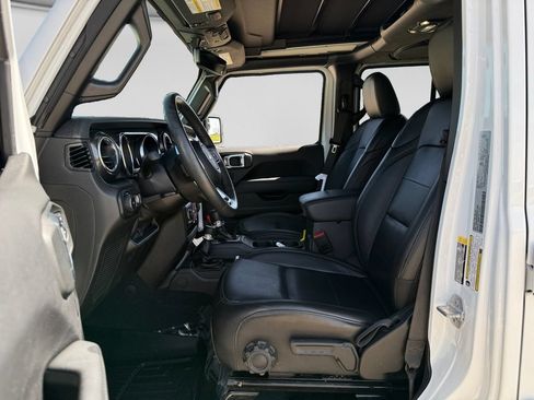 Used 2022 Jeep Wrangler Unlimited Sahara AWD/4WD image 20