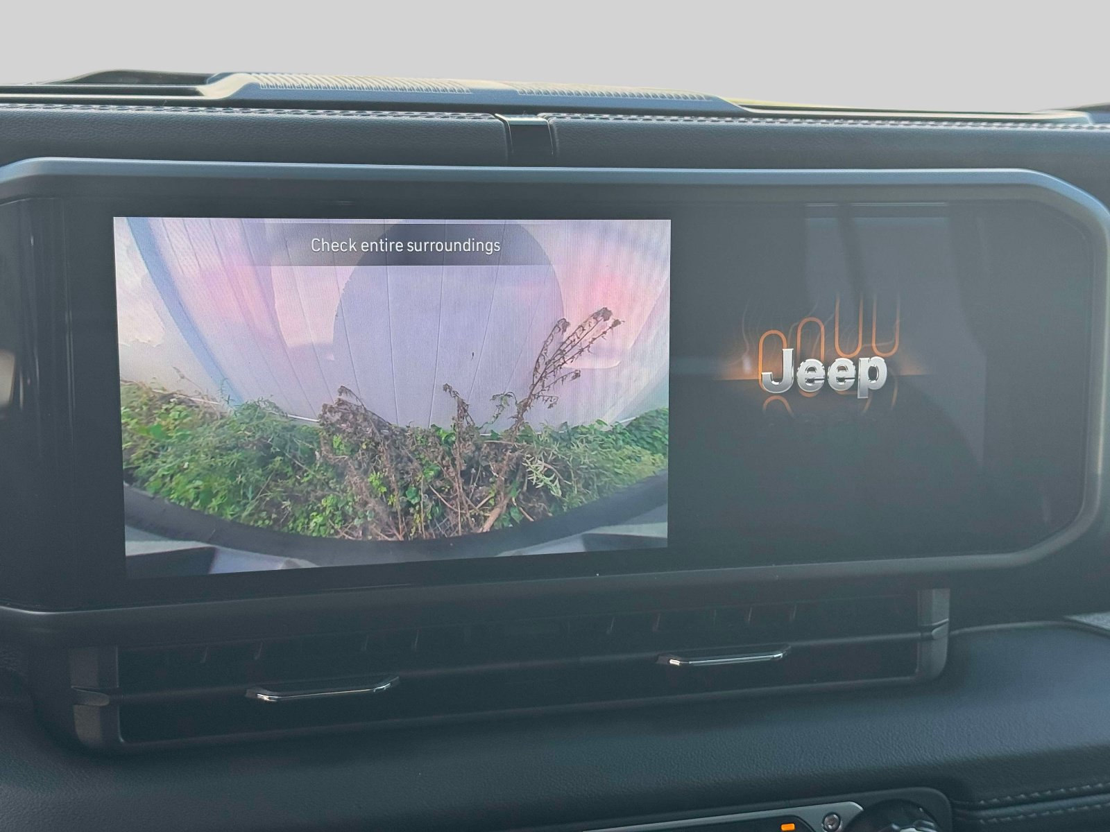 Used 2024 Jeep Wrangler Unlimited Sahara AWD/4WD image 26