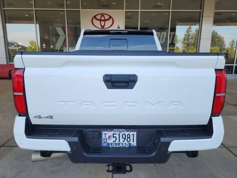 Certified 2025 Toyota Tacoma SR5 w/ SR5 Upgrade Package AWD/4WD image 10