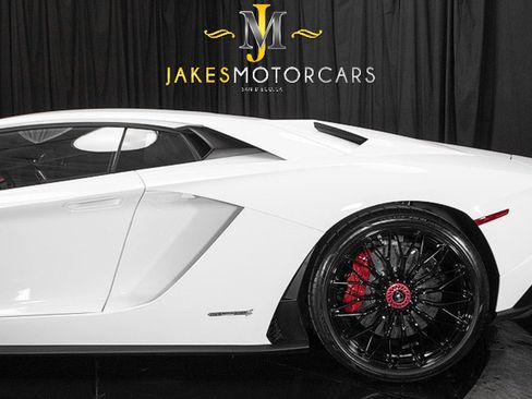 Used 2017 Lamborghini Aventador S image 8