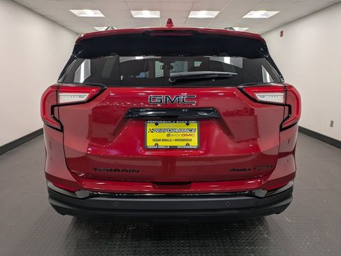 Used 2023 GMC Terrain SLE w/ Driver Convenience Package image 5