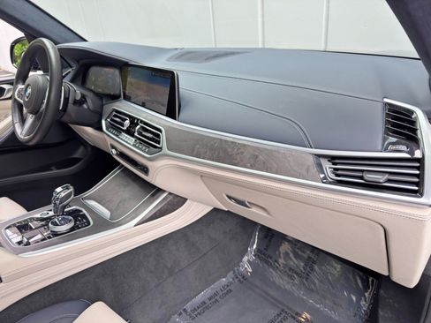 Used 2022 BMW X7 xDrive40i w/ M Sport Package AWD/4WD image 15