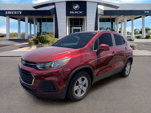 Used 2021 Chevrolet Trax LS w/ Tint and Cruise Package FWD image 4