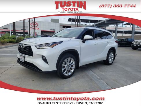 Used 2023 Toyota Highlander Limited FWD image 1