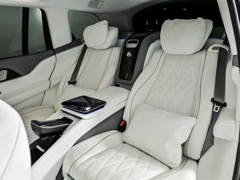 Used 2024 Mercedes-Benz Maybach GLS 600 4MATIC image 26
