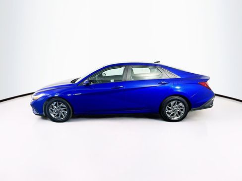 Used 2024 Hyundai Elantra SEL FWD image 4