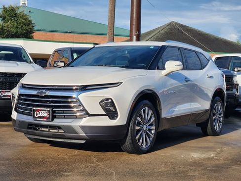 Used 2024 Chevrolet Blazer Premier FWD image 3