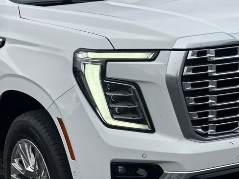Used 2025 GMC Yukon XL Denali AWD/4WD image 46