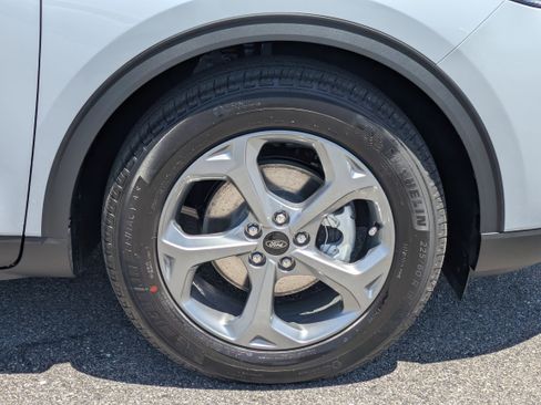 New 2025 Ford Escape ST-Line w/ Equipment Group 301A image 12