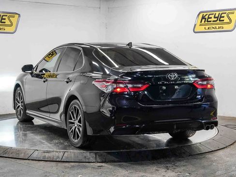Used 2023 Toyota Camry SE FWD image 2