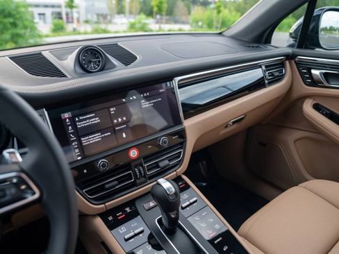 New 2026 Porsche Macan AWD/4WD image 10