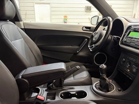 Used 2013 Volkswagen Beetle TDI FWD image 27