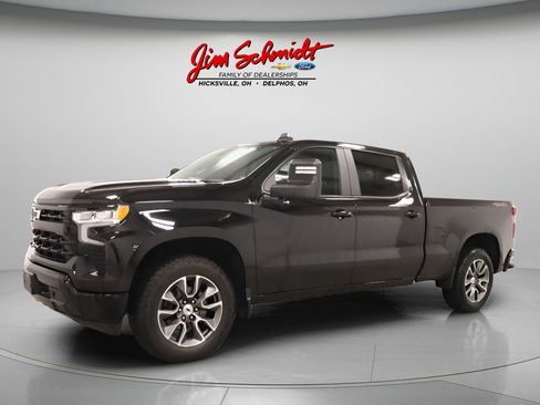 Used 2025 Chevrolet Silverado 1500 RST w/ Convenience Package II AWD/4WD image 2