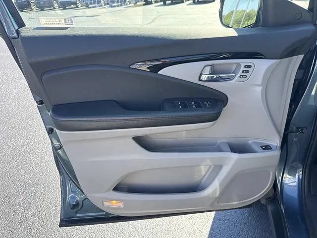 Used 2019 Honda Pilot Touring image 7