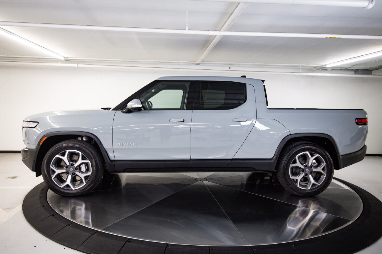 Used 2024 Rivian R1T Adventure Dual AWD/4WD image 2