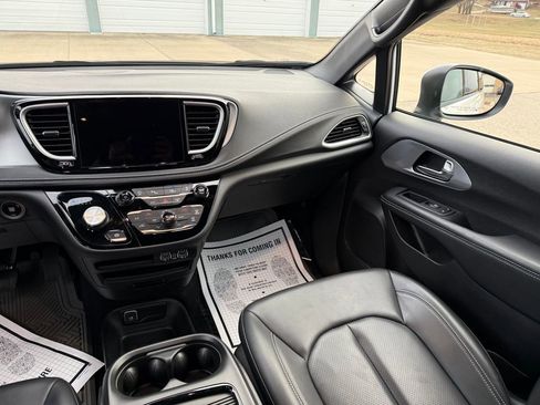 Used 2023 Chrysler Pacifica Touring-L w/ S Appearance Package image 25