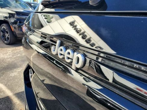 Used 2025 Jeep Grand Cherokee Overland w/ Adv Protech Group III image 11