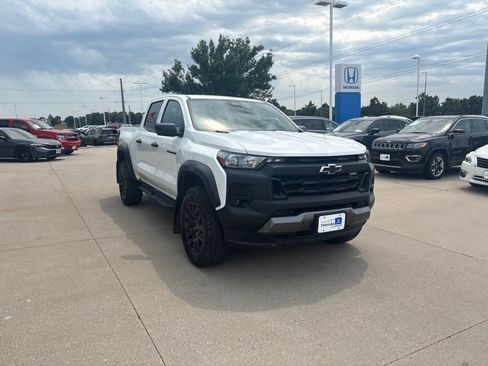Used 2024 Chevrolet Colorado Trail Boss w/ Advanced Trailering Package AWD/4WD image 3
