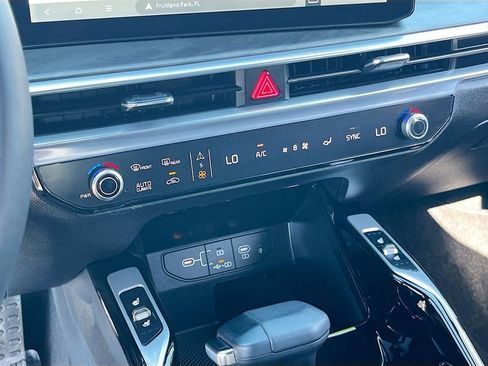 Used 2025 Kia Sorento SX Prestige AWD/4WD image 16