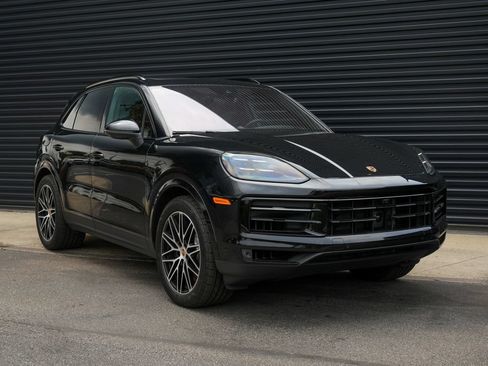 Certified 2025 Porsche Cayenne E-Hybrid AWD/4WD image 40