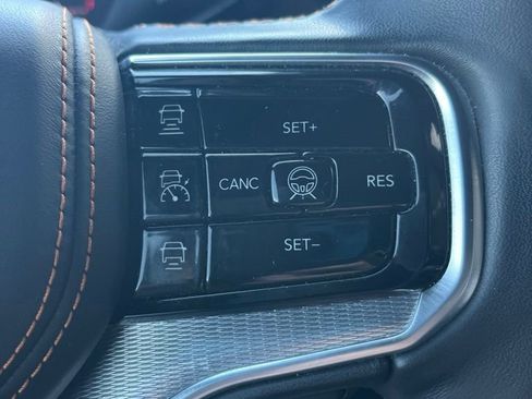 Certified 2022 Jeep Grand Wagoneer Series III w/ Rear Seat Video Group 1 AWD/4WD image 17