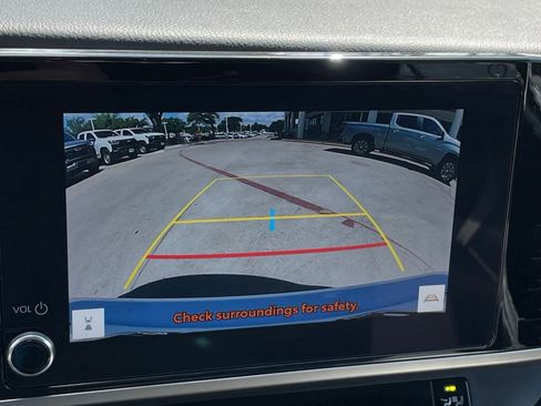 Used 2025 Toyota Camry SE FWD image 18