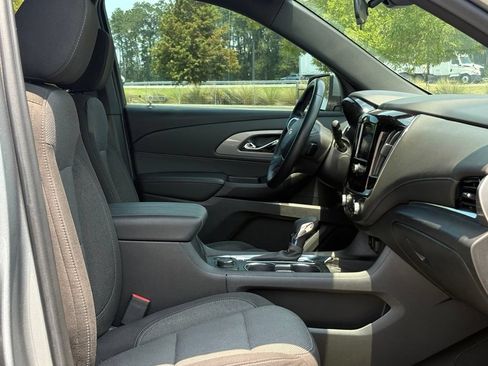 Used 2023 Chevrolet Traverse LT FWD image 11