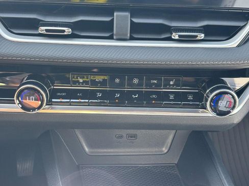 New 2026 Chevrolet Equinox LT w/ Convenience Package II FWD image 19