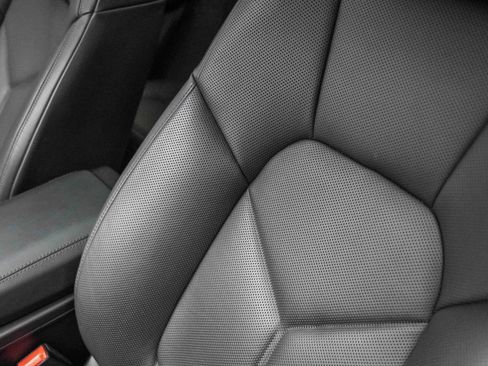 Used 2025 Porsche Macan Turbo image 31