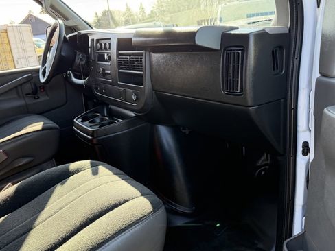 Used 2024 GMC Savana 2500 w/ Driver Convenience Package image 9