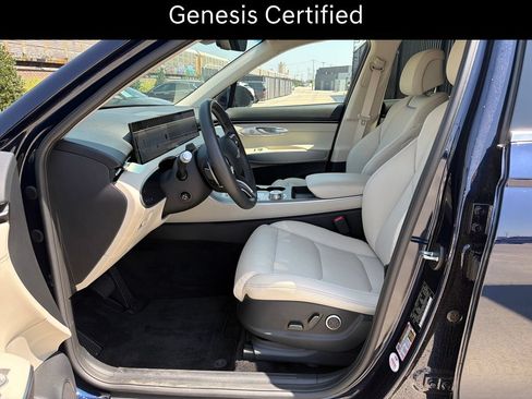 Certified 2026 Genesis GV70 2.5T Select AWD/4WD image 9