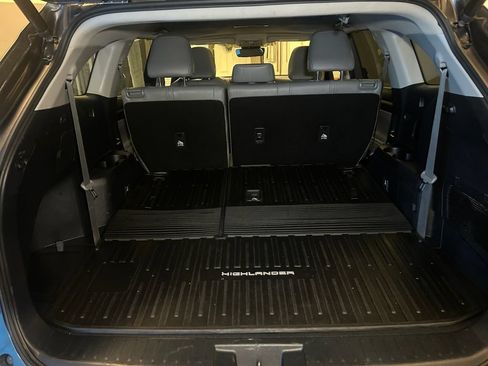 Used 2022 Toyota Highlander XLE AWD/4WD image 21