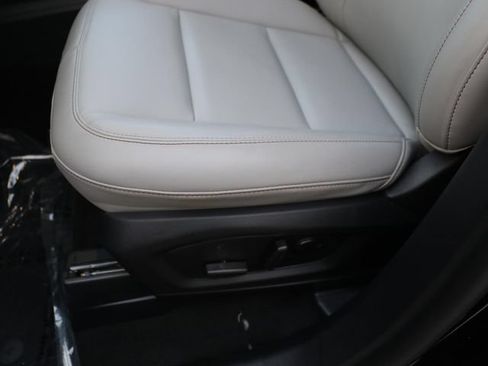 Used 2025 Ford Explorer Active w/ Active Comfort Package AWD/4WD image 19
