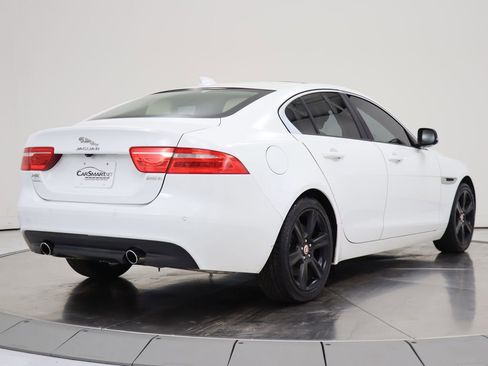 Used 2017 Jaguar XE Premium RWD image 5