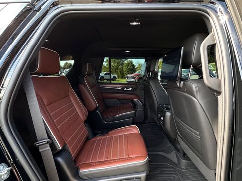 Used 2023 GMC Yukon Denali Ultimate AWD/4WD image 17
